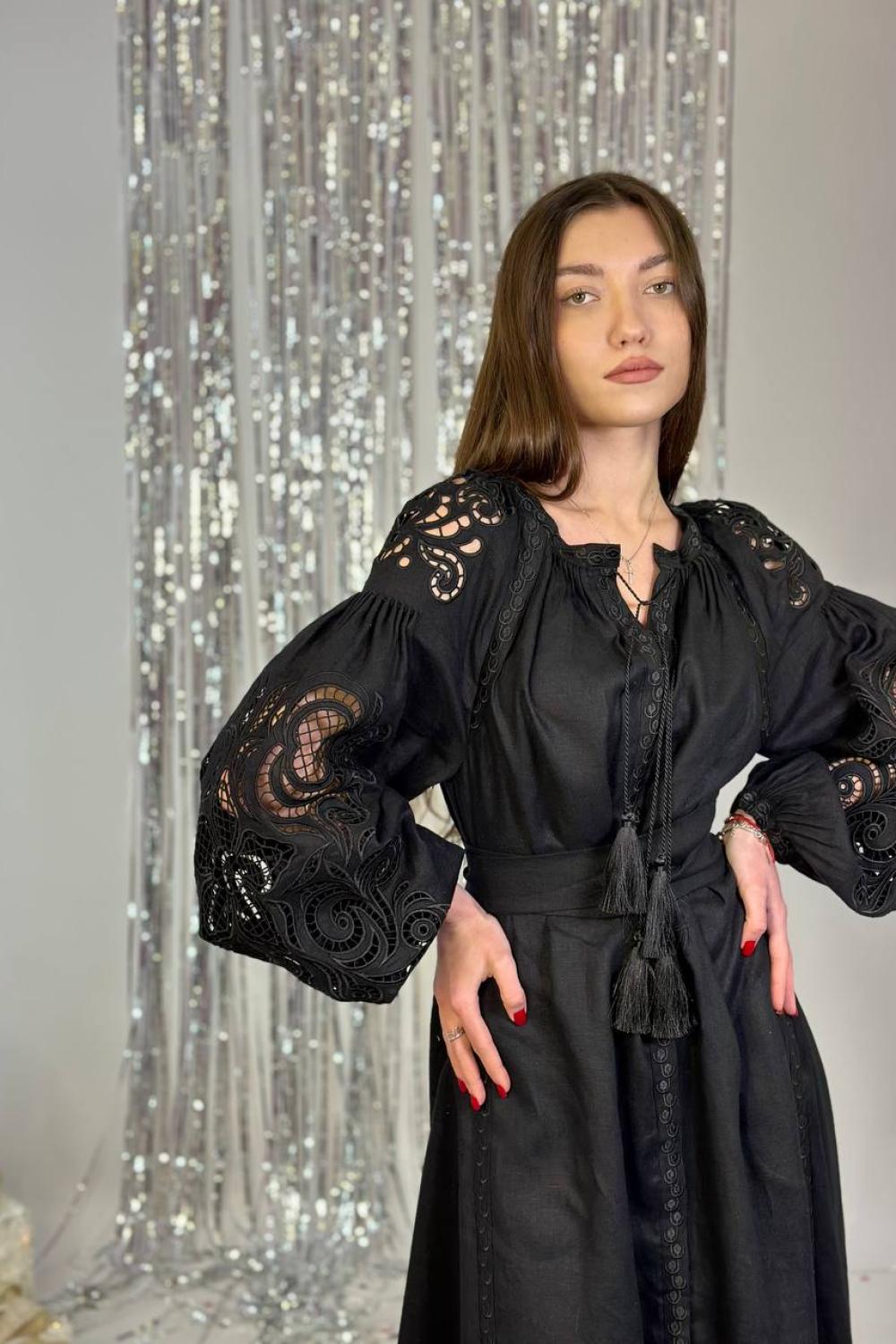 Cукня вишиванка жіноча лляна Рішельє чорна EMBROIDERED GEM
