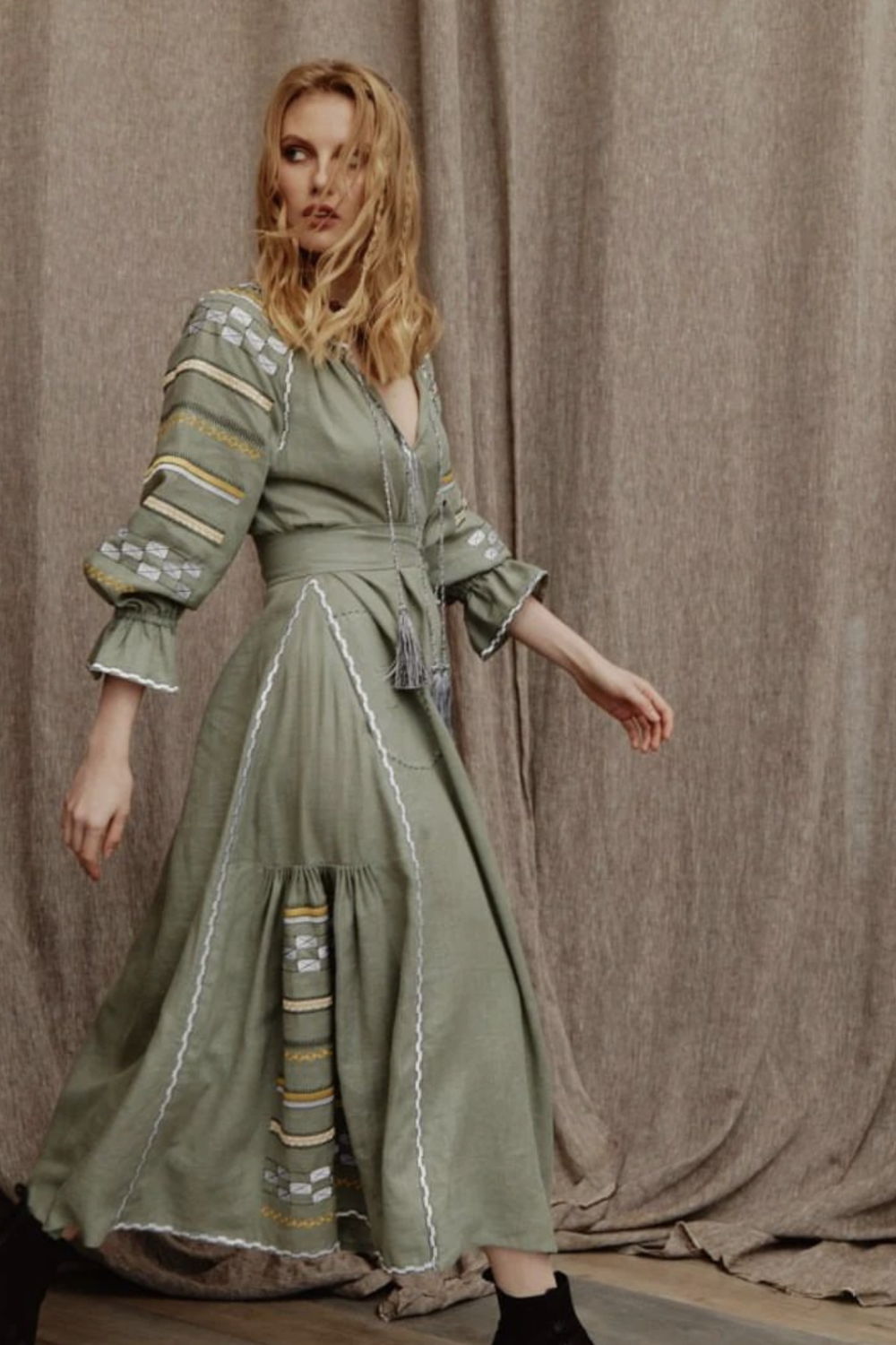Embroidered long women's dress in green Embroidered Jem