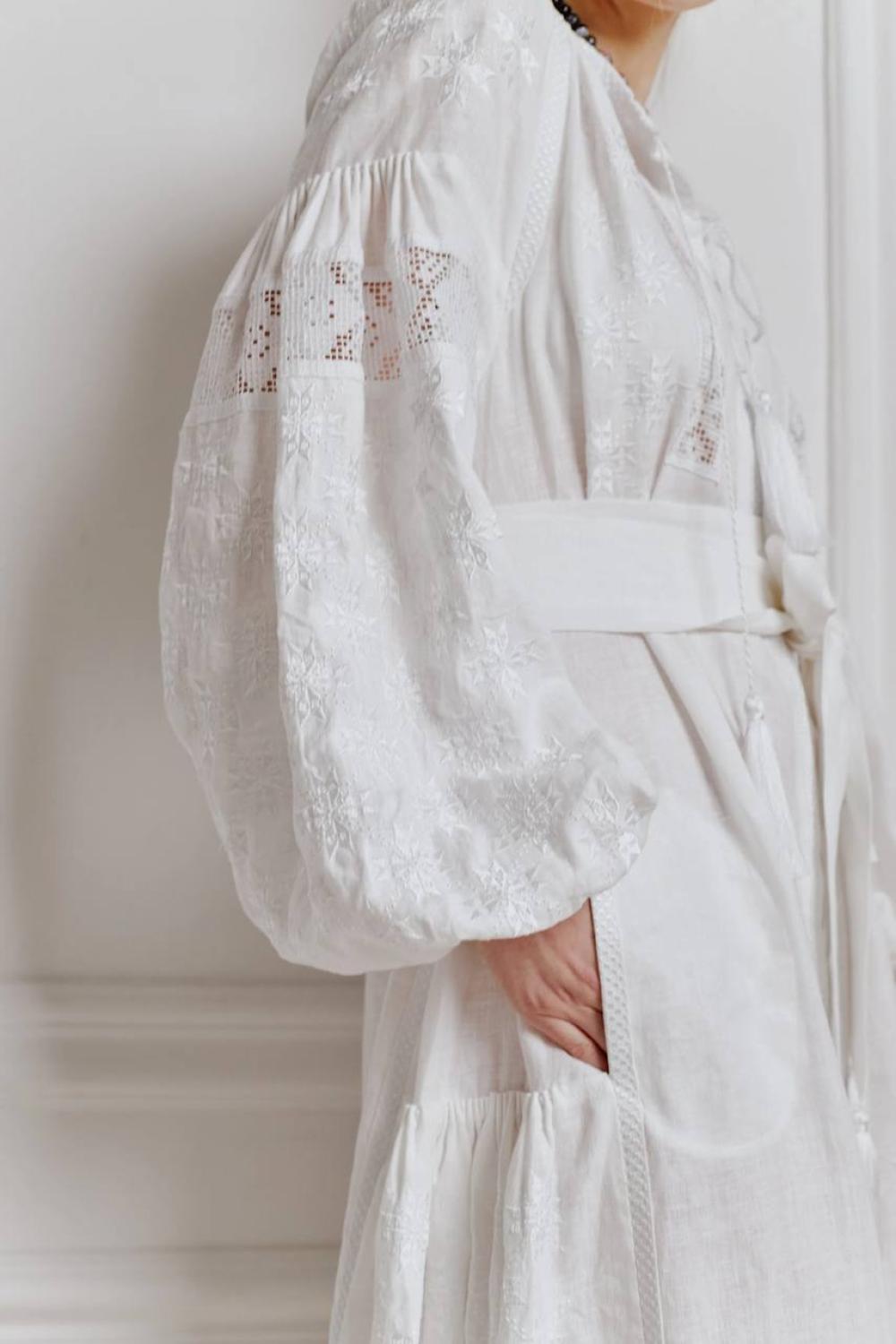 Cукня вишиванка жіноча на весілля біла Наталка EMBROIDERED GEM