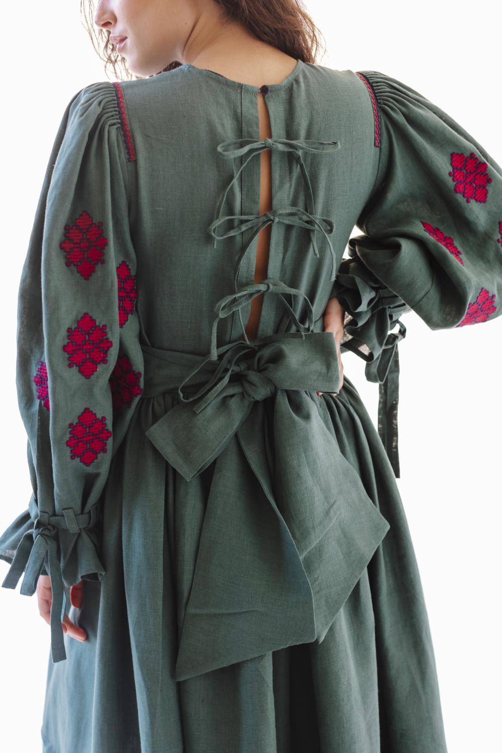 Green embroidered dress made of linen Memories EMBROIDERED GEM