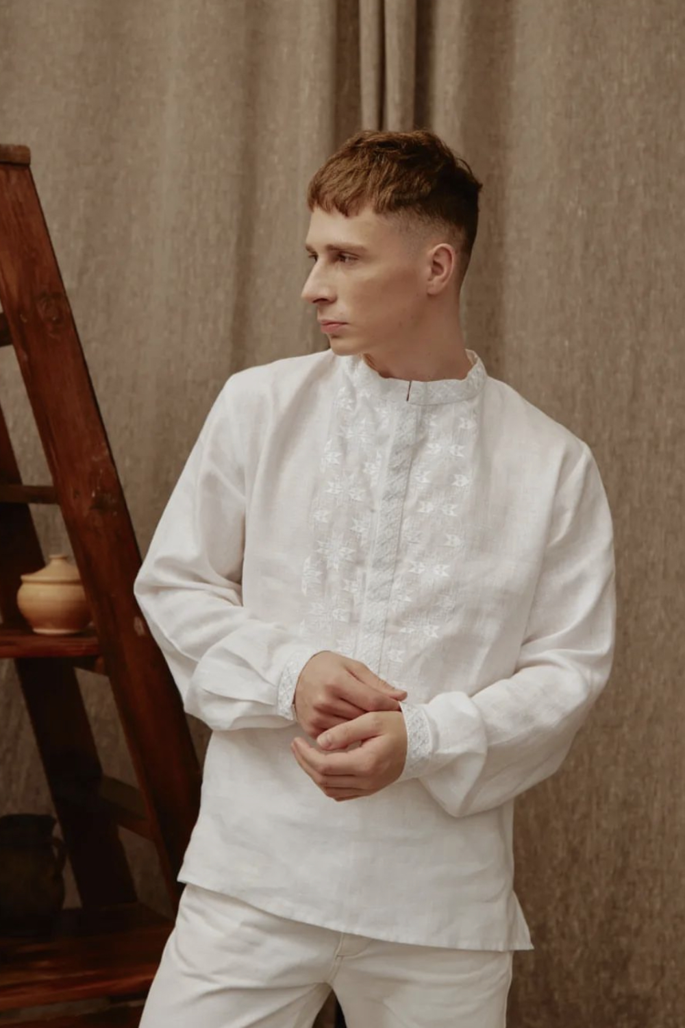 Вишиванка чоловіча лляна біла Білі зорі EMBROIDERED GEM