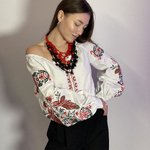 Жіноча вишиванка Жарптиця із чорно-червоною вишивкою