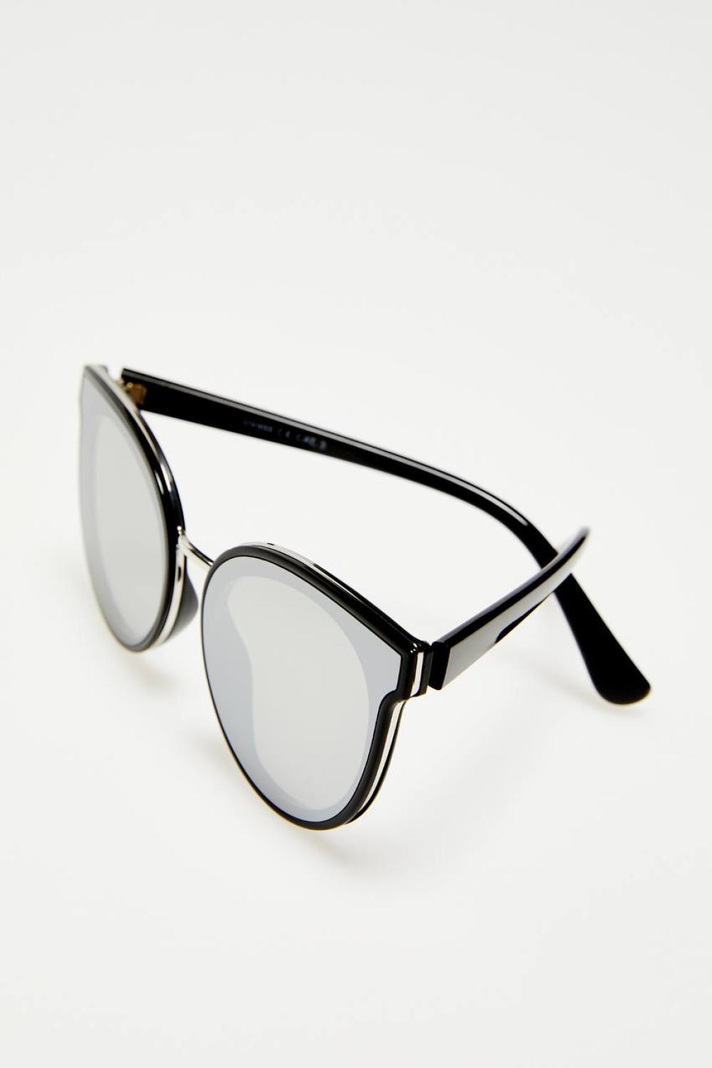 Black glasses