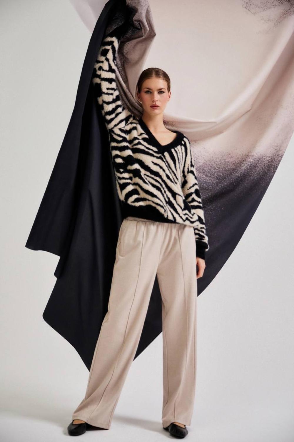 Black sweater with print Z-SW-4858-L-realiz