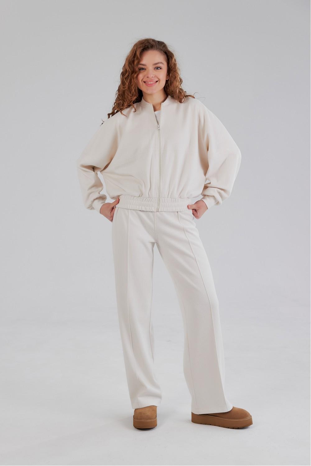 Trouser suit made of high-quality knitwear with an ivory stripe