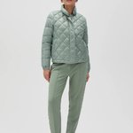 Весняна жіноча оливкова куртка