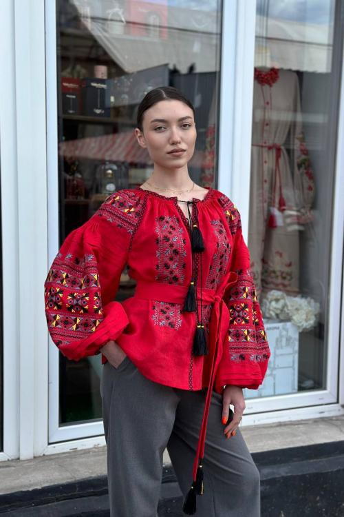 Вишиванка жіноча лляна червона EMBROIDERED GEM