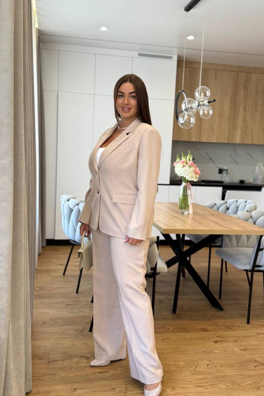 Бежевий костюм Plus Size