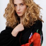 Вишиванка жіноча дизайнерська Червоні маки на чорному льоні  Embroidered Jem