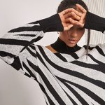 Jumper with a cut black and white 2438 BELLISE