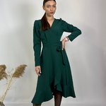 Сукня зелена на запах з рюшами 907