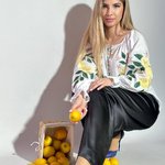 Біла вишиванка з вишитими лимонами