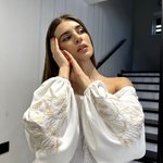Біла сукня з вишитим колоссям