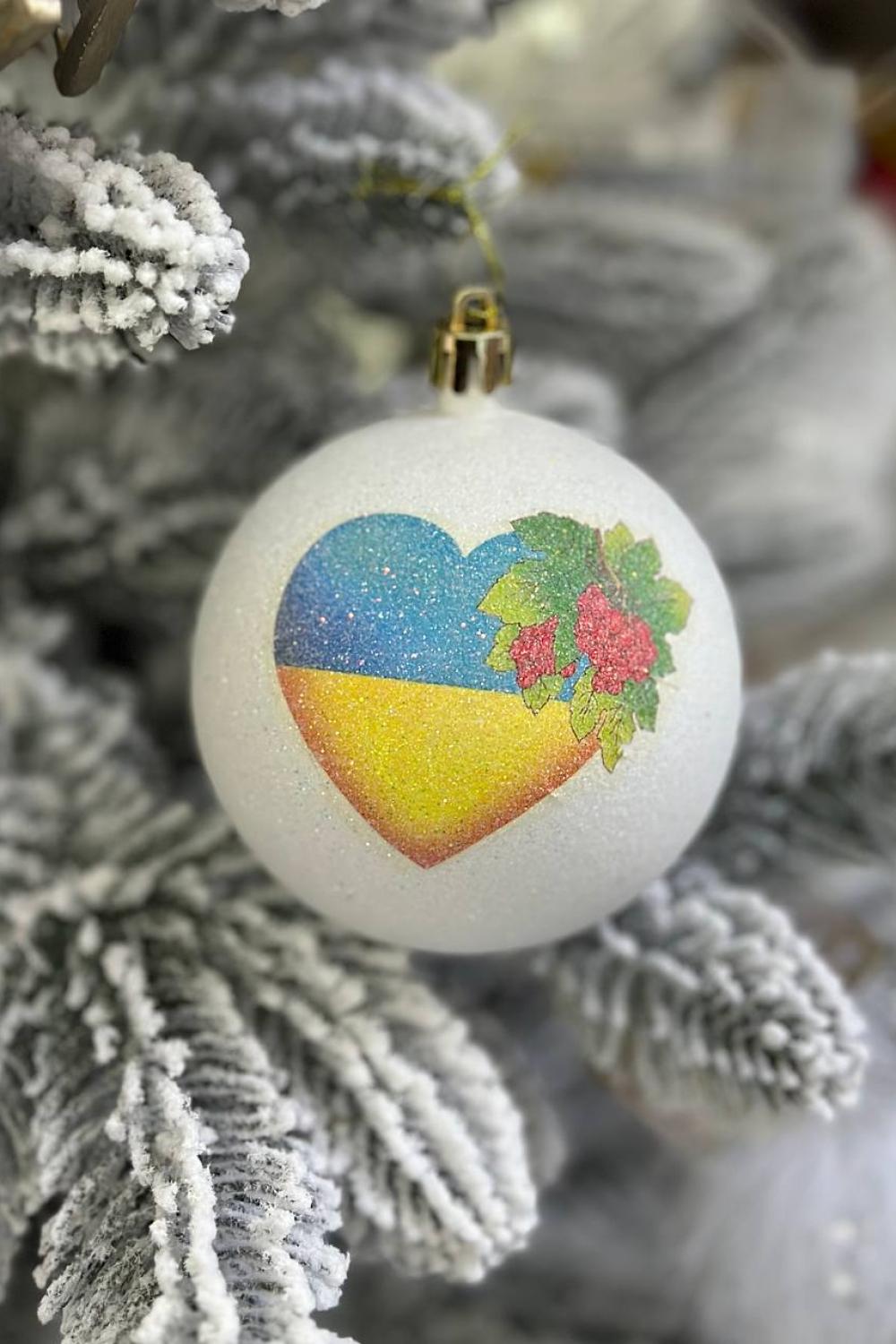 Кулька для ялинки патріотична з серцем. 31 см