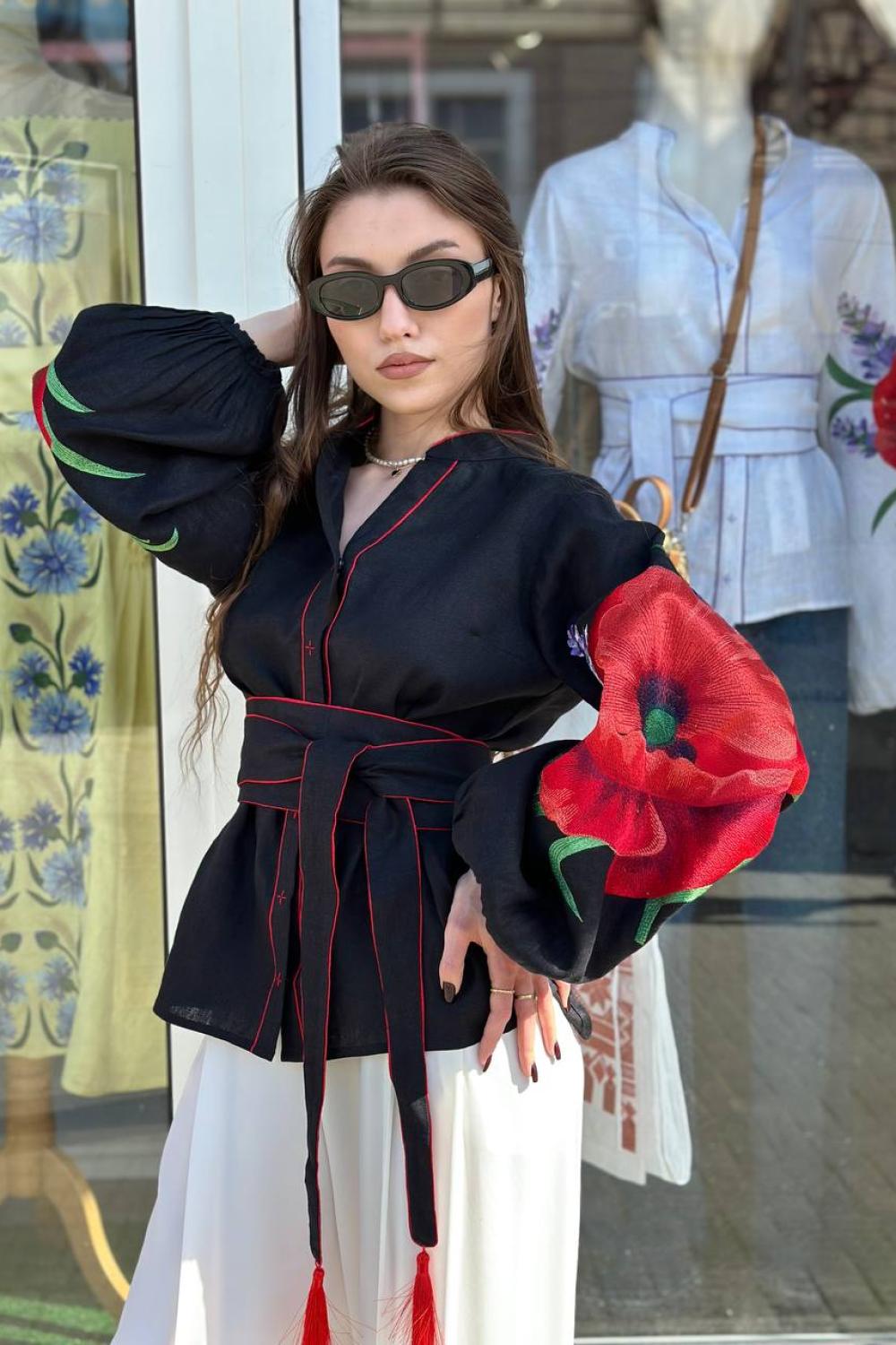 Вишиванка жіноча дизайнерська Червоні маки на чорному льоні  Embroidered Jem