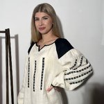 Вишита бежева сукня з чорною  вишивкою