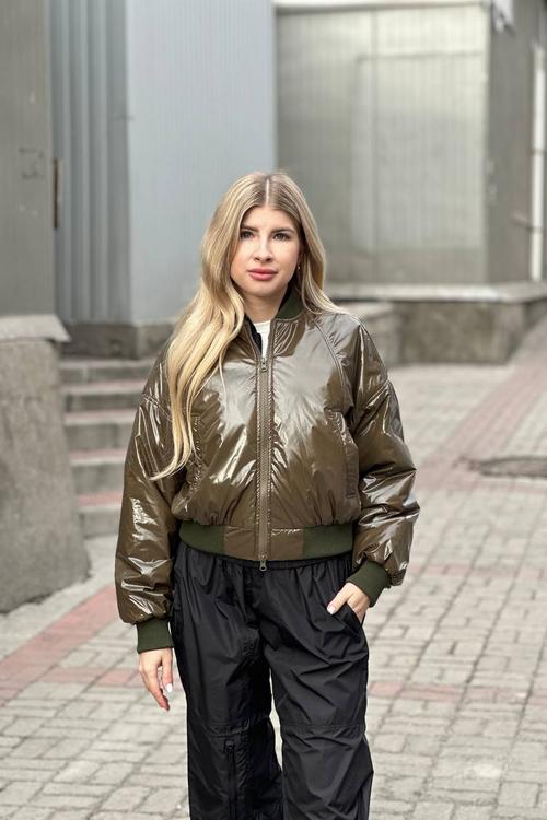 Lacquer bomber in khaki color