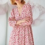 Dress with a vanilla-raspberry pattern Telia STIMMA