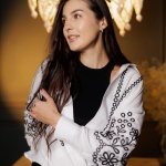 Вишиванка жіноча біла з чорною вишивкою ЗІРА