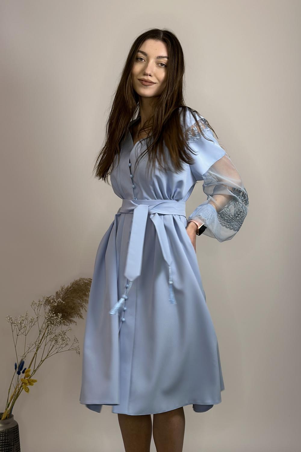 Сукня блакитна з ажурними рукавами Hardy 943