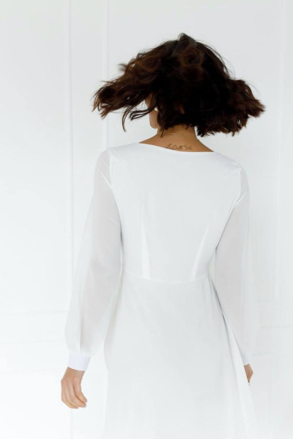 The formal is made of milk chiffon on the lining