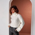 Cropped milk wool sweater
