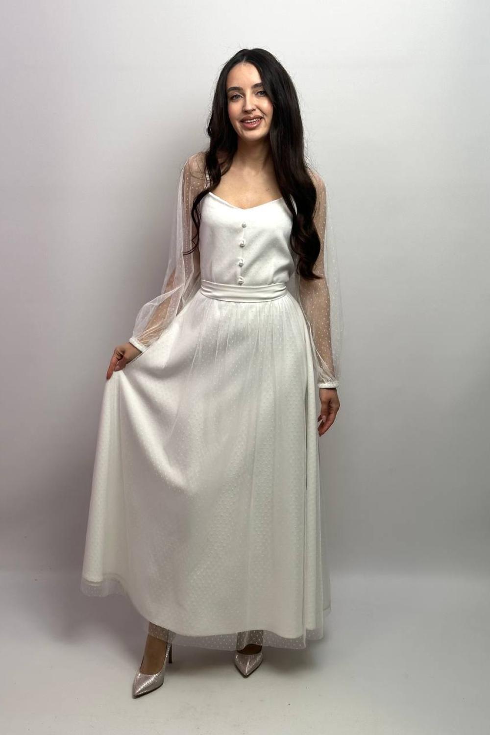 White wedding dress with tulle