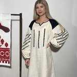 Вишита бежева сукня з чорною  вишивкою