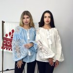 Embroidered Reshelle blue: Tradition in a Modern Look