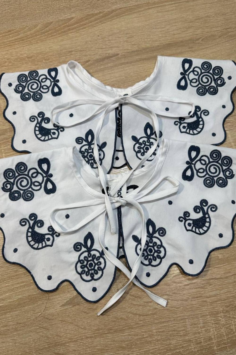 White collar embroidered with black thread PTASHKA
