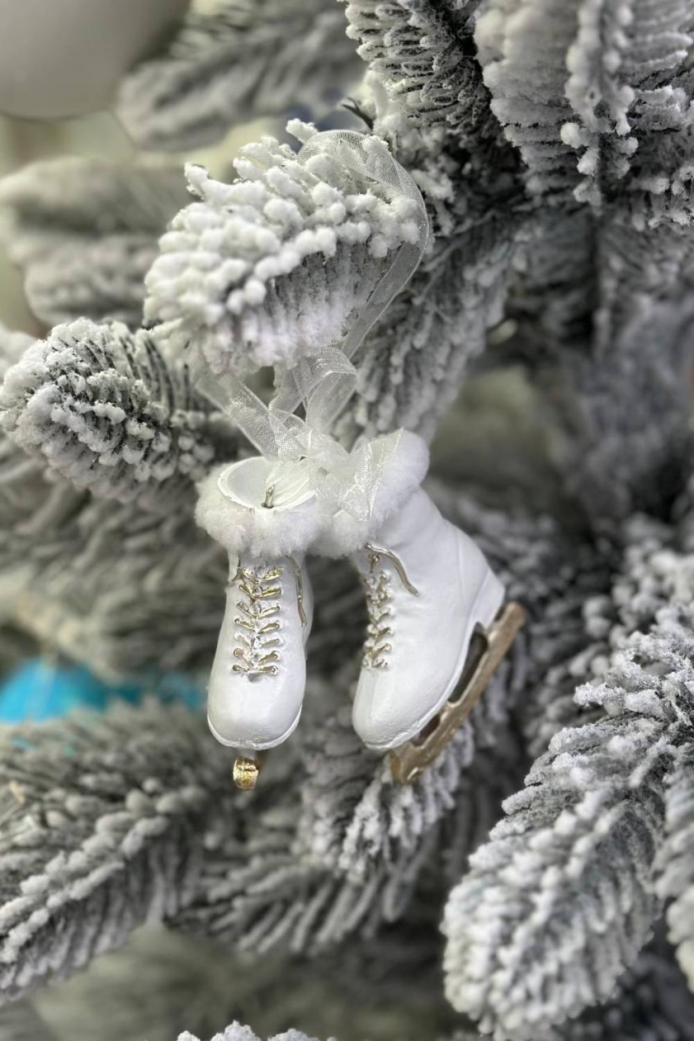 New Year's pendant/ White skates